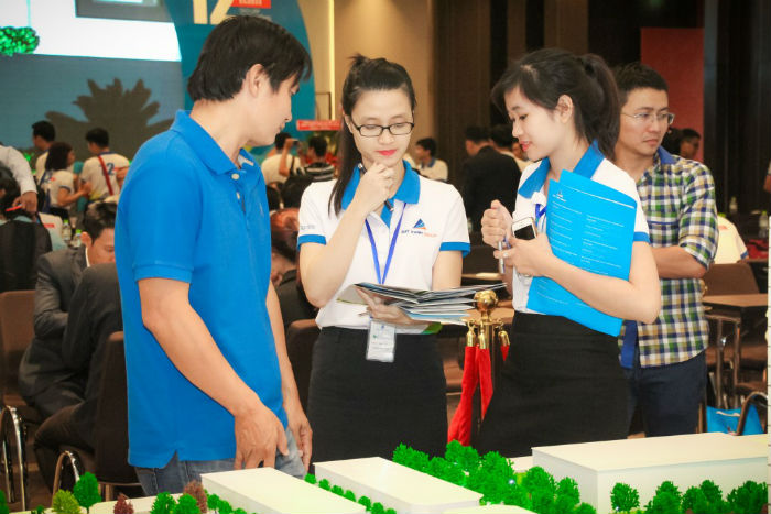 Môi giới bất động sản